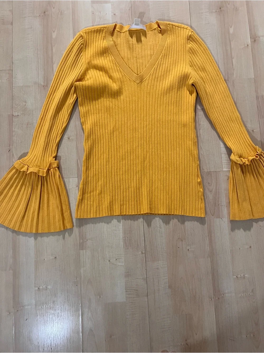 Michael Kors Ribbed Bell Sleeve Sweater Womens Medium Yellow V-Neck Knit Top